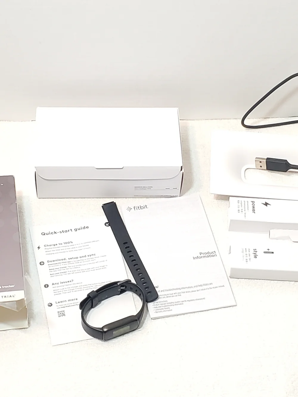 Fitbit Luxe Fitness Wellness Tracker Black Graphite Smartphone Bluetooth GPS